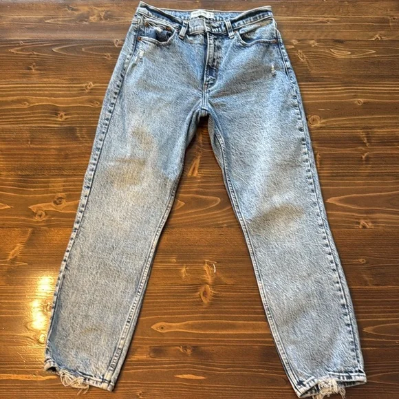 NWOT Abercrombie & Fitch High Rise Mom Jeans - Picture 2 of 10